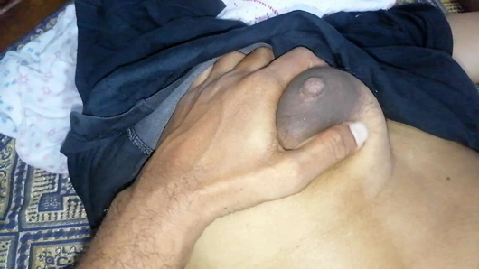 Hintli çok güzel kız sikişten sonra vücudunu gösteriyor