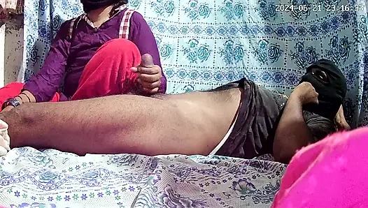 Hintli hizmetçi ve oğlan ormanda seks yapıyor