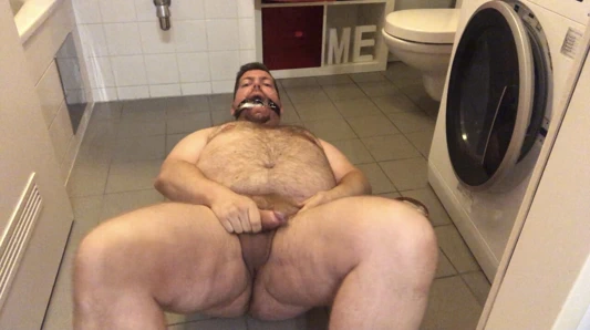 Yüzük öğürme ve öğürme ile aşağılanmış