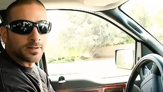 Yığılmış sarışın orta yaşlı seksi kadın Tanya James erkeği tarafından sikiliyor