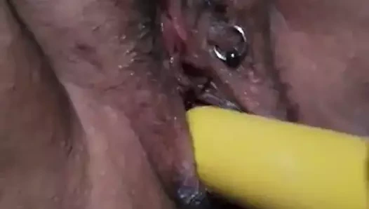 Top sopası ile kedi germe