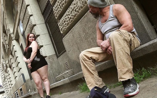 Erkek delisi iri güzel kadın orta yaşlı seksi kadın sert büyük yarakla sikiliyor