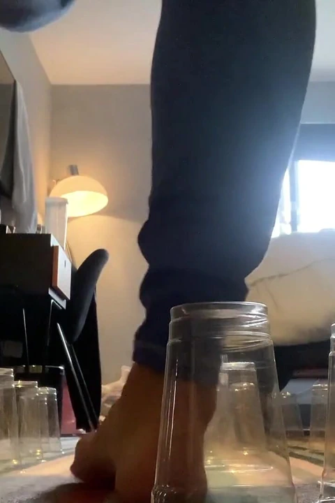 Dev kadın şehrin her yerinde osuruyor