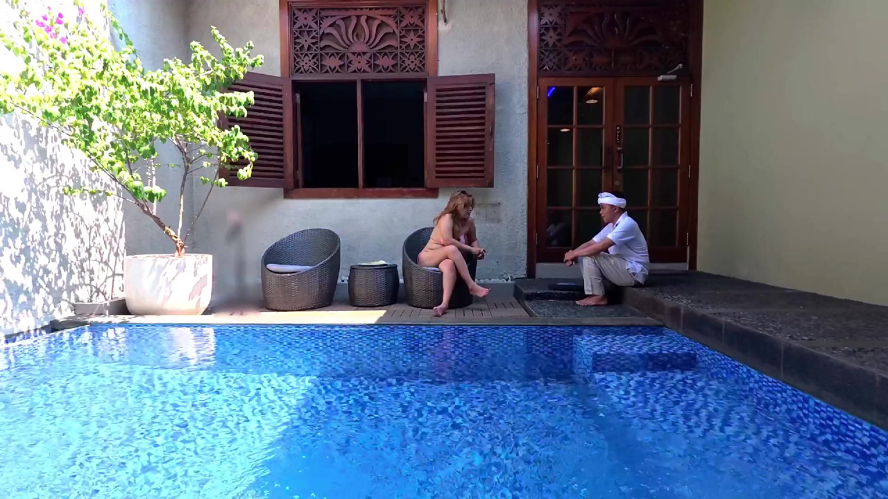 Sexual ion runs high at the outdoor pool