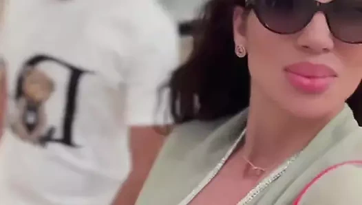 Şımarık ama güçlü kaslı bebek