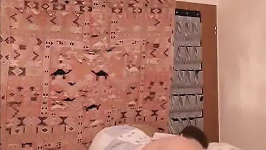 Büyükannenin Iyi Bir Sevişmeye Ihtiyacı Var!