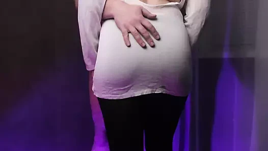 Lütfen yarağıma iş! Ah evet! Daha! Şimdi arkanı dön ve eğil, sana istediğini vereceğim. Domaltmalı sikiş.