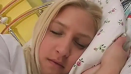 Üvey kız kardeşlerim tam bir kaltak