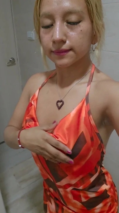 Zarafet ve özgüven bir arada, tatlım, bu anda.