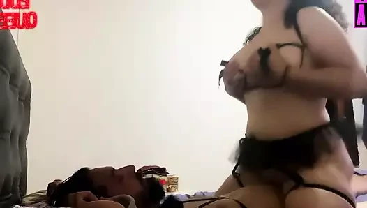 Beni bağlıyor, domine ediyor ve benden tüm dölleri boşaltmak için benden ne isterse yapıyor. Dölleme ft eddie queens bölüm 2