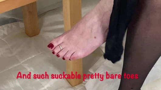 Mrs Mature Feet and her new big silky Granny Pants