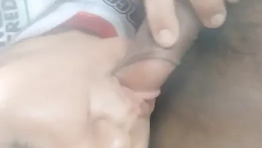 Üvey erkek kardeşimin yarağını emiyor