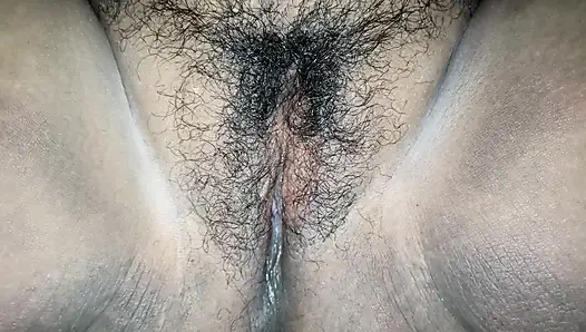 Sürtük orta yaşlı seksi kadının vajinasını alıp açıyorum