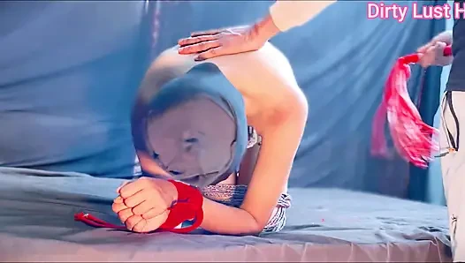 18+ kız bdsm, ip esareti, flogger tüm vücuda şaplak, flogger ile tüm vücudu gıdıkla