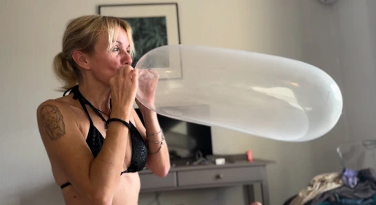 SIKIŞ : ATEŞLI EVLI KADıN PREZERVATIFI ISTISMAR ETMEYE ÇALıŞıYOR - WILDSPAINCOUPLE