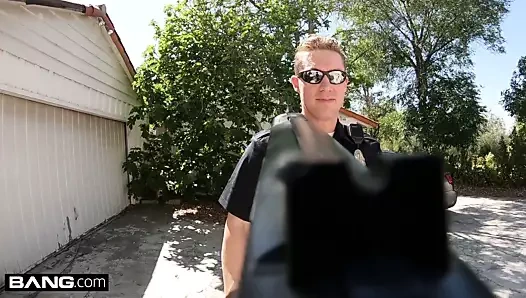 Polisleri boşver kenzie madison kirli bir polisi yakalar ve seks yapar