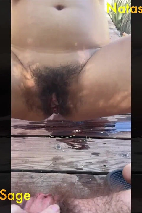 Dikey işeme bakış açısı: kıllı amcıklarımıza işiyor ve orgazm