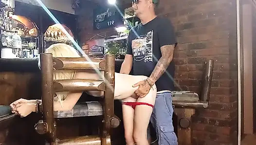 Üvey babamın yarağını amıma boşalmadan önce emiyor