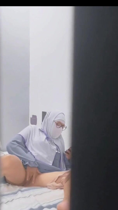 Hasta doktoru odada mastürbasyon yaparken yakaladı. | Klip 1