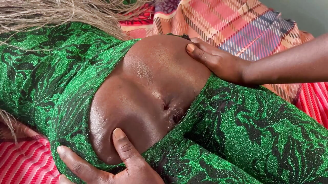 Olgun Müslüman Orta Yaşlı Seksi Kadın Göt Deliğini Büyük Zenci Yarağı Tarafından Sert Siktiriyor