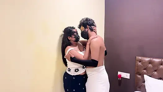 Pareja romántica india en noche privada de pasión - química real