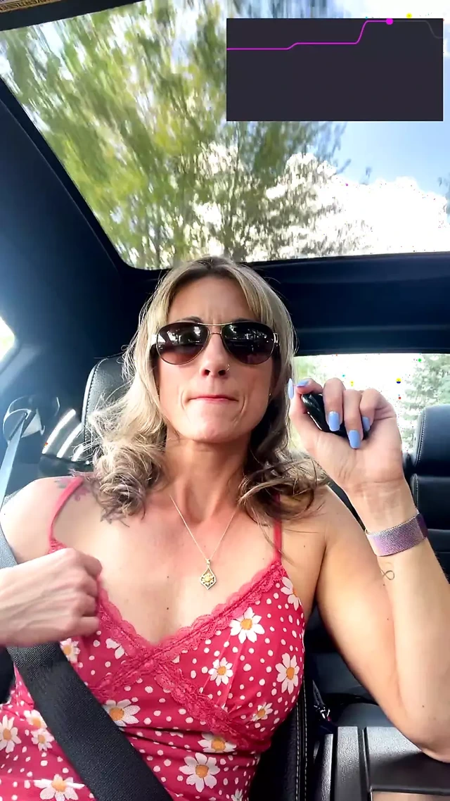 Karlie Reye Lush ile randevuya çıkıyor