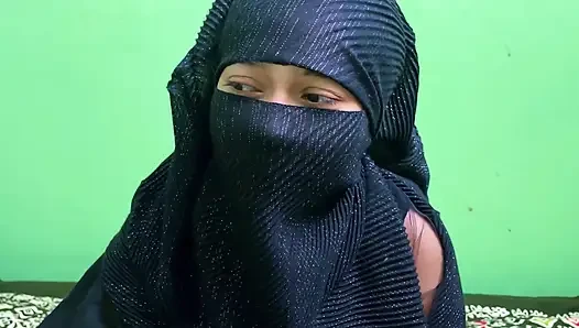 Sexy madam is waiting for me and I want to fucked her hard