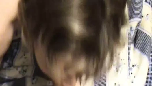 Lena bebeğimi emiyor ve biz mutluyuz.