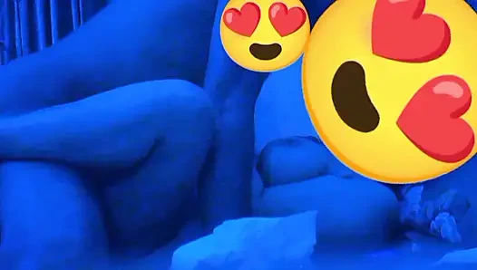 Erkek arkadaş büyük götlü kız arkadaşını sikiyor.