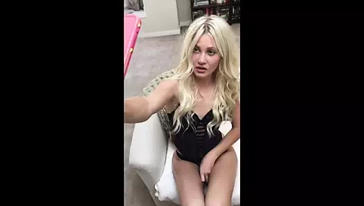 Lexi hala fotoğraf çekiminde oynuyor