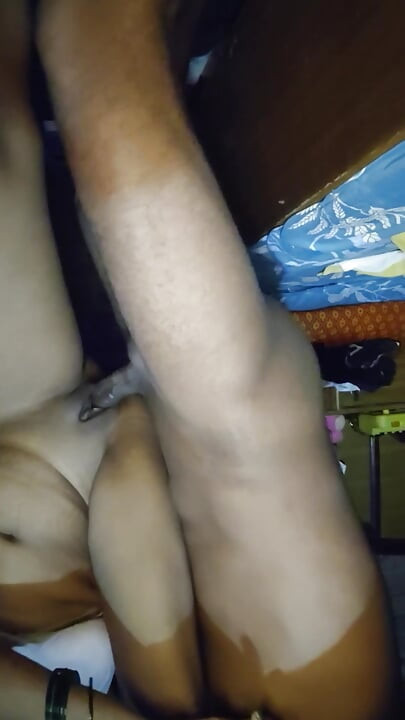 Bhabhi'nin romantik sikişi, amından sular fışkırdı
