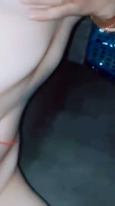 Ateşli Hint pornosunda Mumbai'li seksi hatun yumuşak vücut parçalarını heyecana götürüyor, çok istekli oluyor... | Klip 1