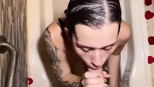 Araba sürülürken bir çekici kamyonun içinde seviştik