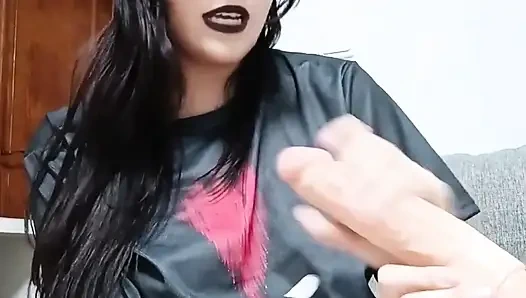 Emo / gotik kız gibt dominante Ichsanleitung und erniedrigt dich