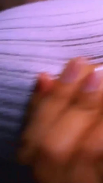 Захватывающий момент из "Падчерица и ее подруга обещали не останавливаться, пока оба не достигнут своей кульминации"