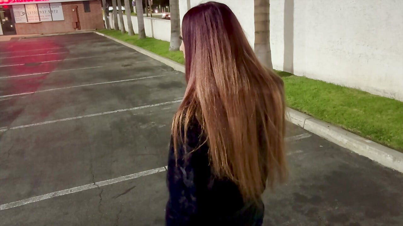İtalyan uzun saçlı orta yaşlı seksi kadın artemisia aşk sigara fetişi sahnesi dışında halka açık sigara fetişi