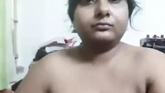 azgın teyze gösterilen büyük göğüsler