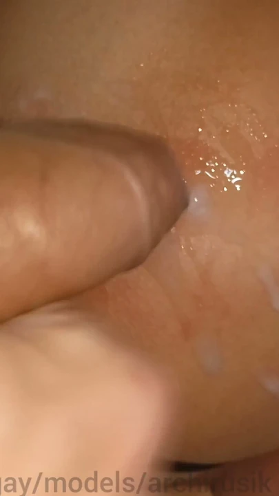 18 yaşındaki genç bir öğrenci, pürüzsüz, güzel dar götüne sikildi ve spermle dolduruldu! | Bölüm 2