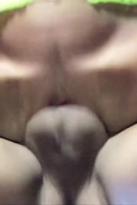 Fahişe porno yıldızı Danielle Derek striptizci hayatını yüz partisinde seviyor