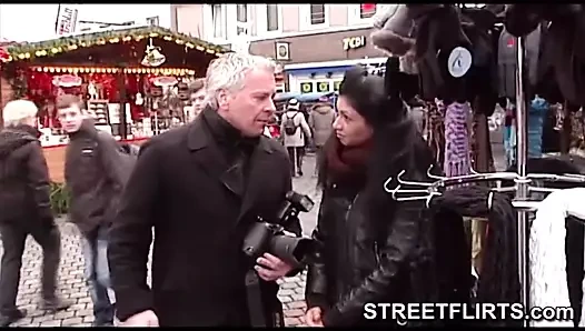 Streetflirts.com sahte döküm ajan alır oral seks