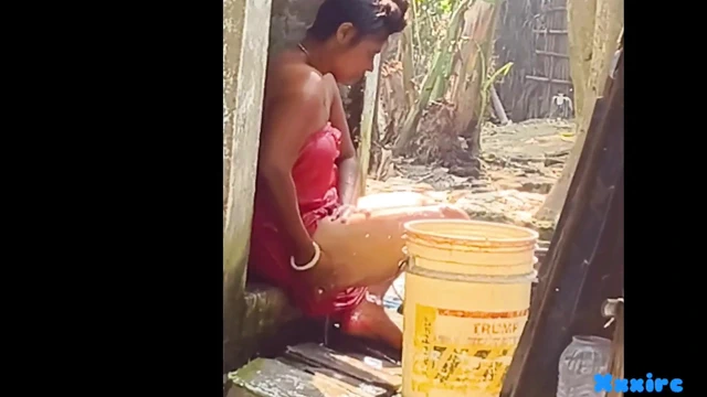 Hintli kadın büyük memeli büyük göğüs