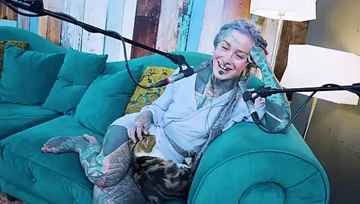 E - empati hakkında konuşuyorum - asmr podcast sfw konuşuyor gotik sıska kız dreadlocks dövmeli model dövmeli kız