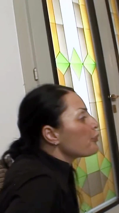 Büyük memeli İtalyan pornosu sarışın transeksüel büyük memeli kadını sikiyor