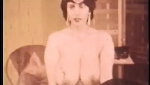 Çıplak retro güzelliklerin koleksiyonunu izlemenin tadını çıkarın