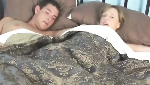 20 yaşındaki patronla yatak paylaşan milf