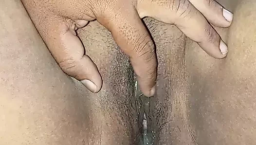 Güzel amcıklı güzel Hintli baldız.