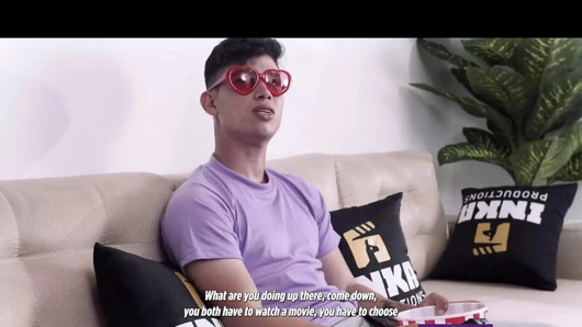 Vay canına! Büyük memeli ve büyük götlü zenci orta yaşlı seksi kadın sevgililer günü için eşcinsel çifti sikiyor