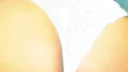 Kayınvalidemin esmer saçlı kızı penis biniyor