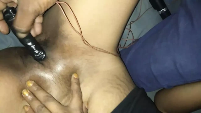 Sri Lankalı anal sri lankalı sevgilisi kıçını daha sert becerdiği için ağır bir şekilde inlemeye başladı.