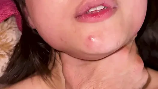 Döl dolu tatlı lulu chu mükemmel bir cep amcığı